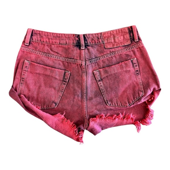 One Teaspoon Bandits Red Pistol Denim Shorts
Size AU 26/ 4 US NWT Mid Rise - Picture 5 of 13